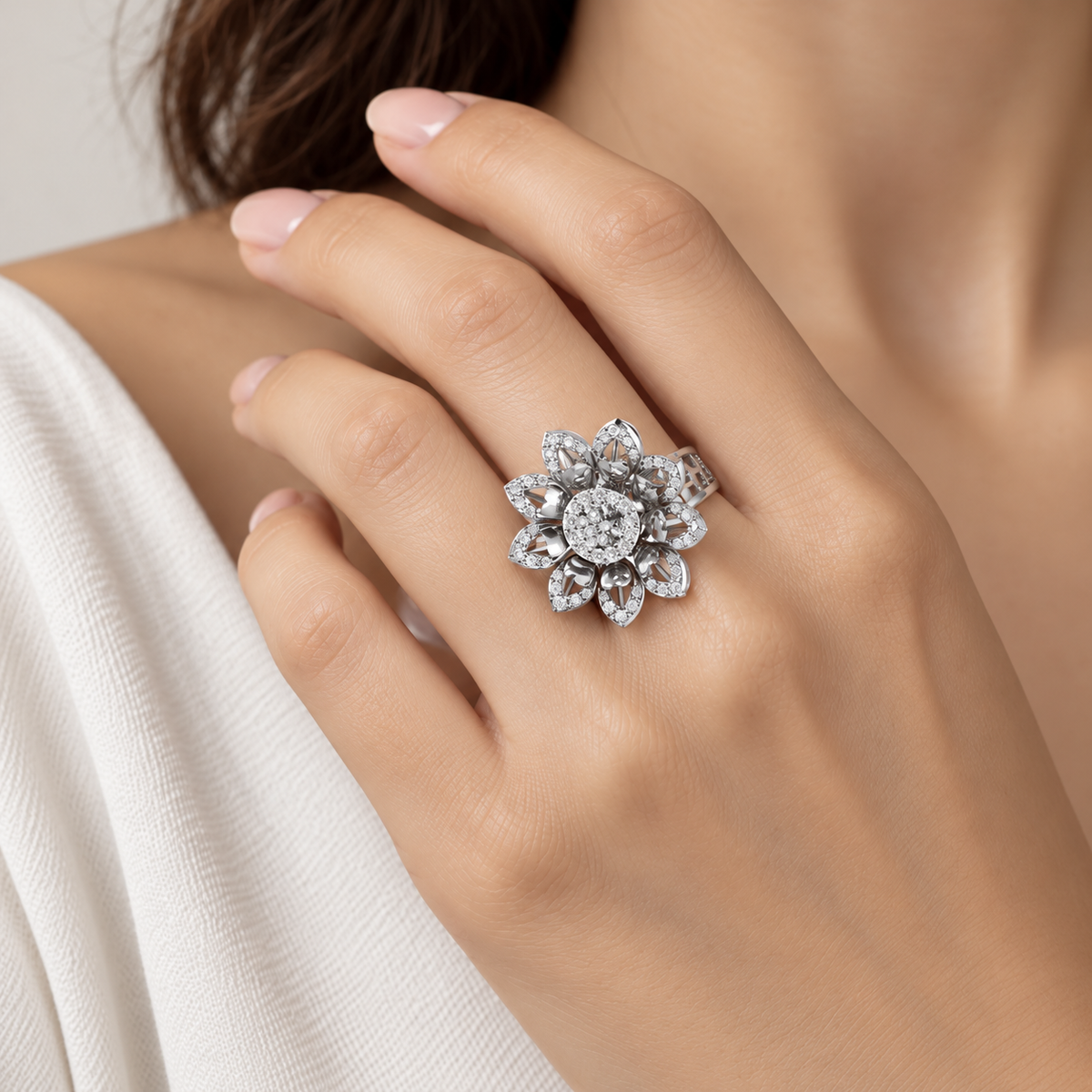 Bloom Prestige Silver Ring - White Gold - Model, 1:1