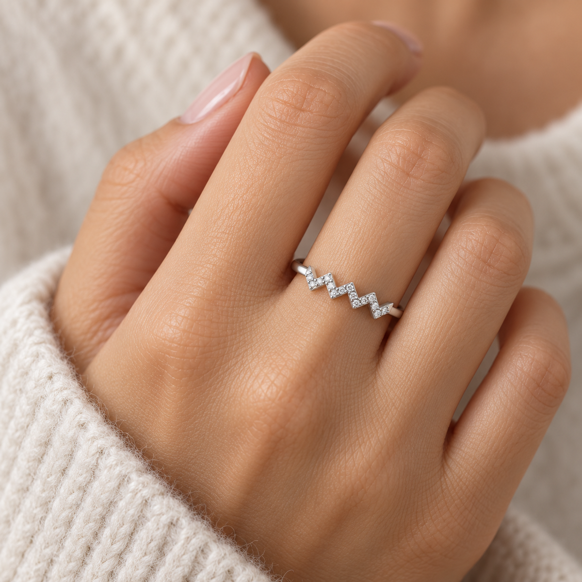 Celestial Serenade Silver Ring - White Gold - Model