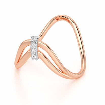 Holding Vanki Silver Ring - Rose Gold - Image 3
