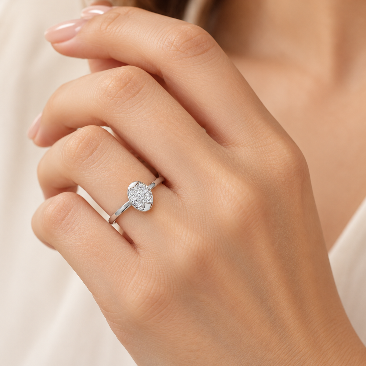 Airy Oval Silver Ring in white gold worn on hand