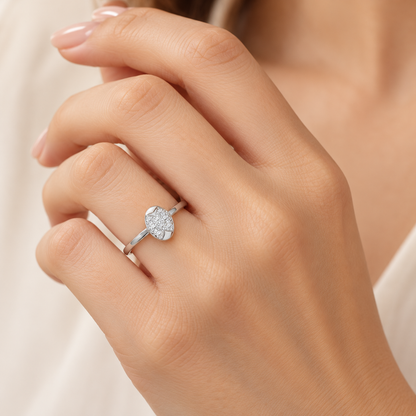 Airy Oval Silver Ring in white gold worn on hand