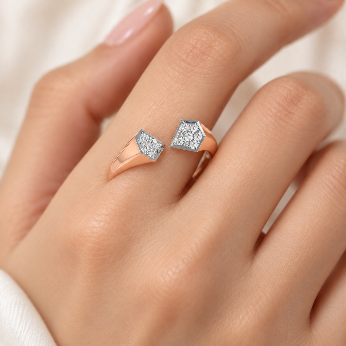 Beauty Serene Silver Ring - Rose Gold - model image