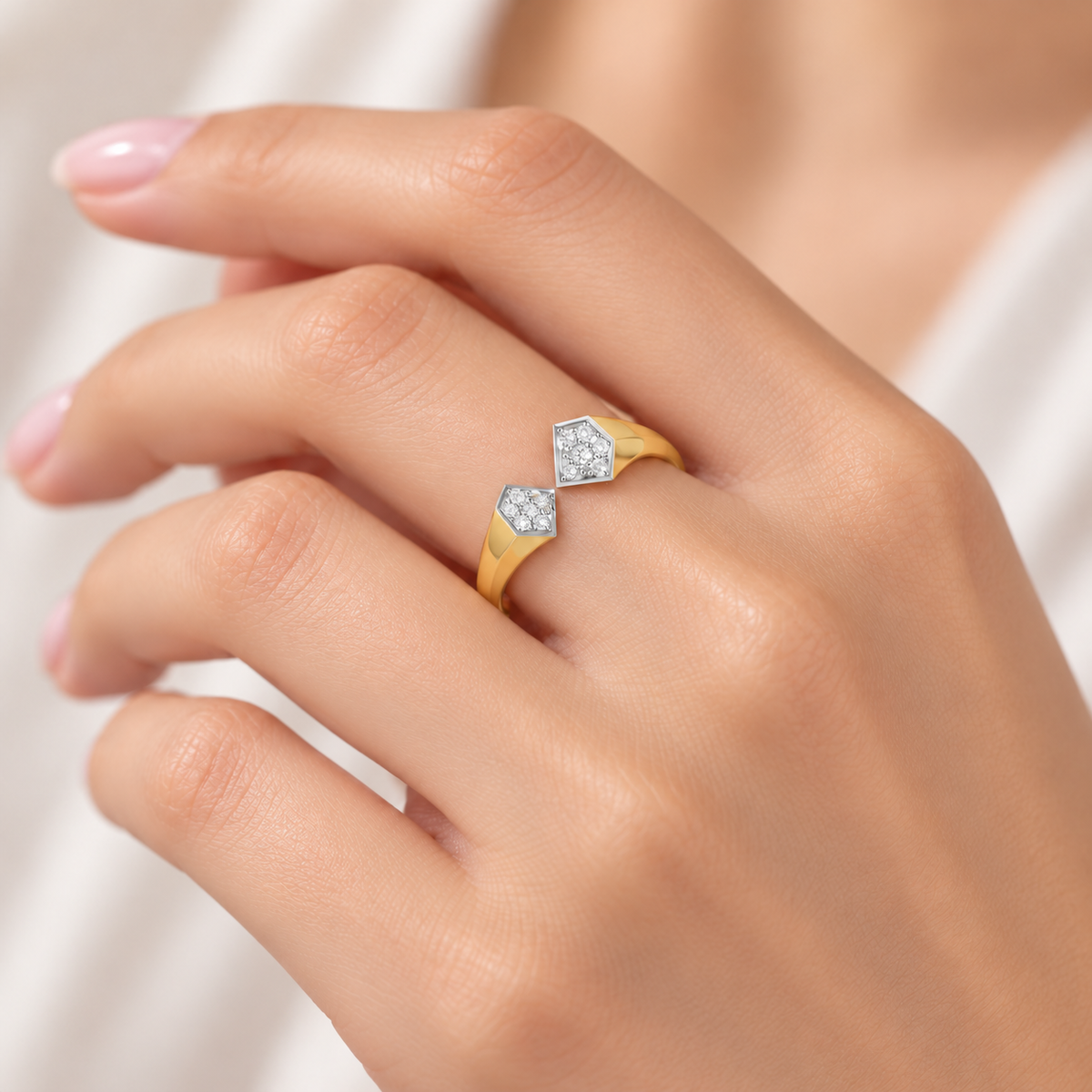 Beauty Serene Silver Ring - Yellow Gold - model image