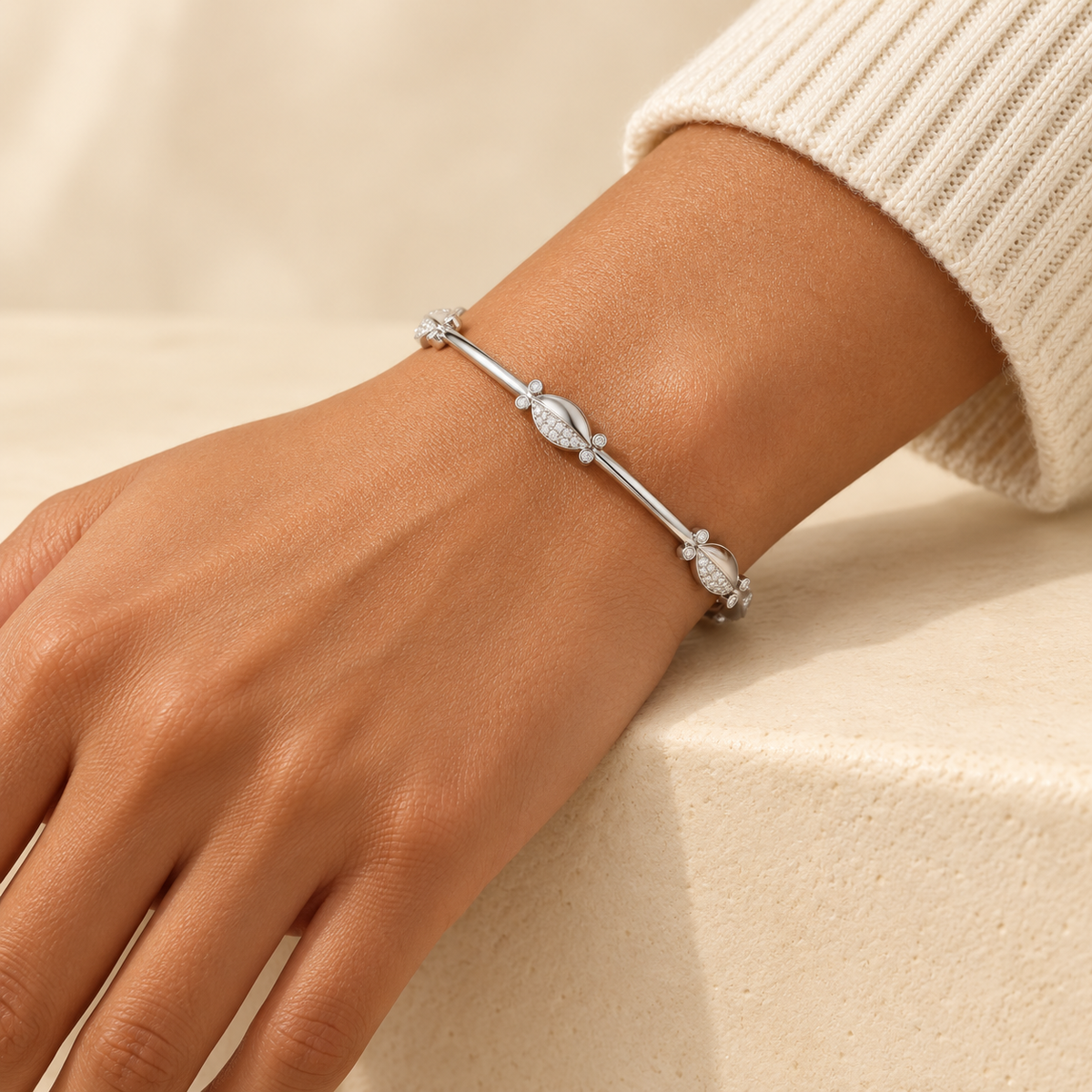 Blanche Silver Bangles - White Gold - Model