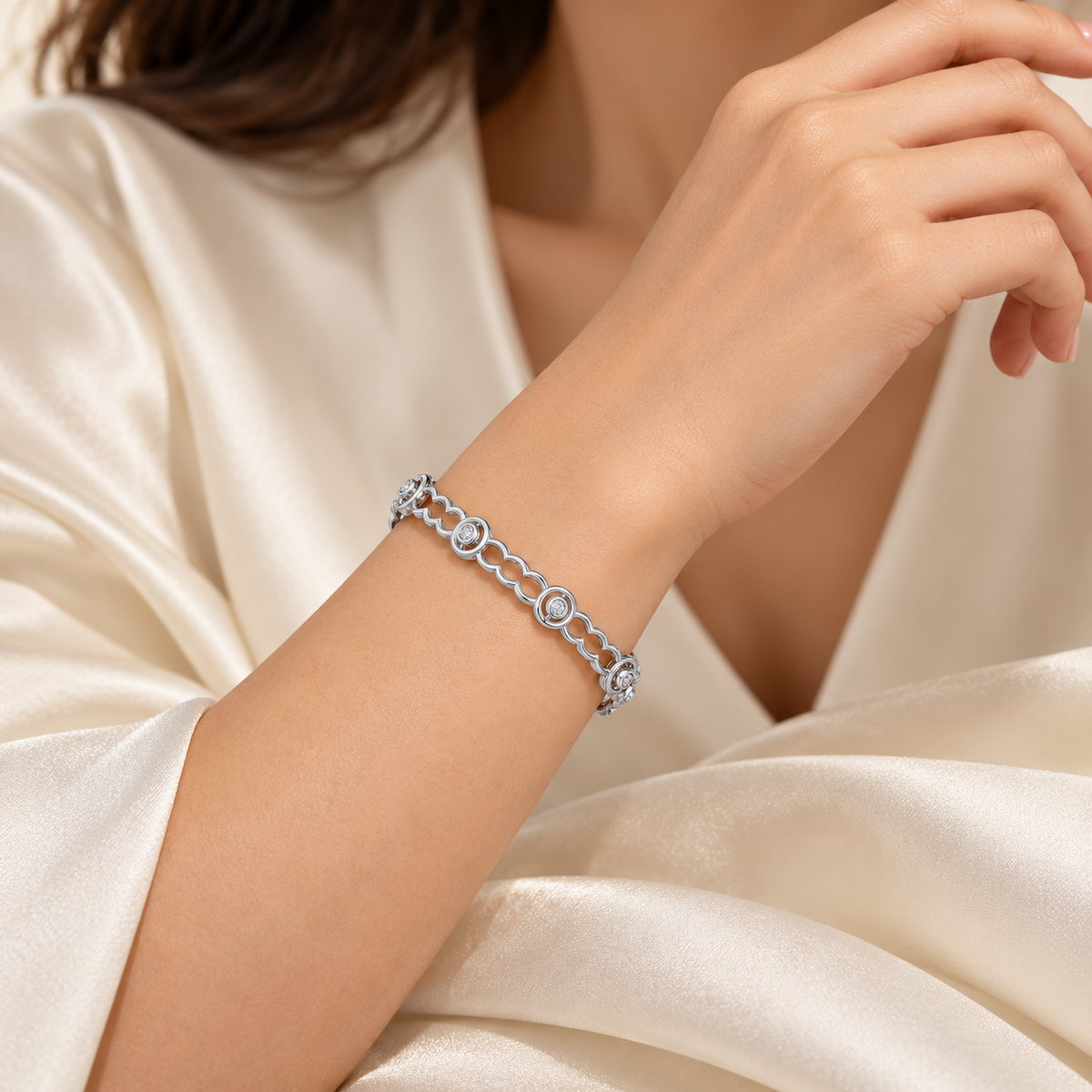 Circlice Silver Bangles - White Gold - Square Model Photo
