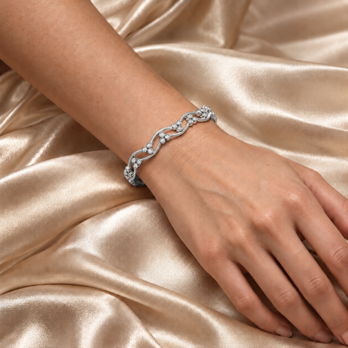 Citlali Silver Bangles - White Gold - Model