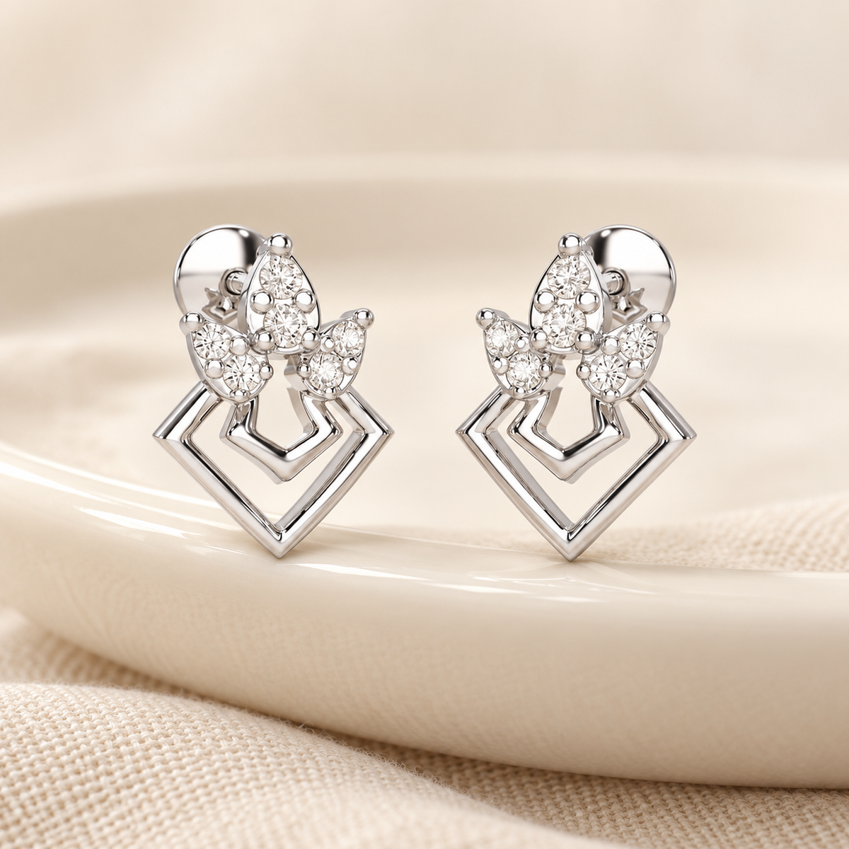 Crescent Shine Silver Earrings - White Gold - Aesthetic