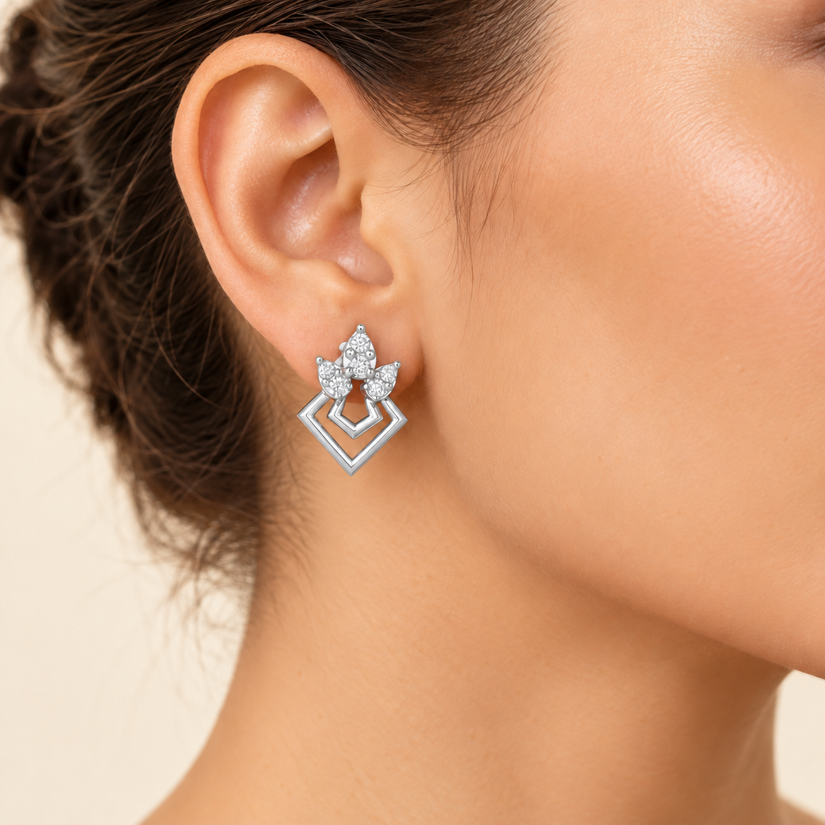 Crescent Shine Silver Earrings - White Gold - Model