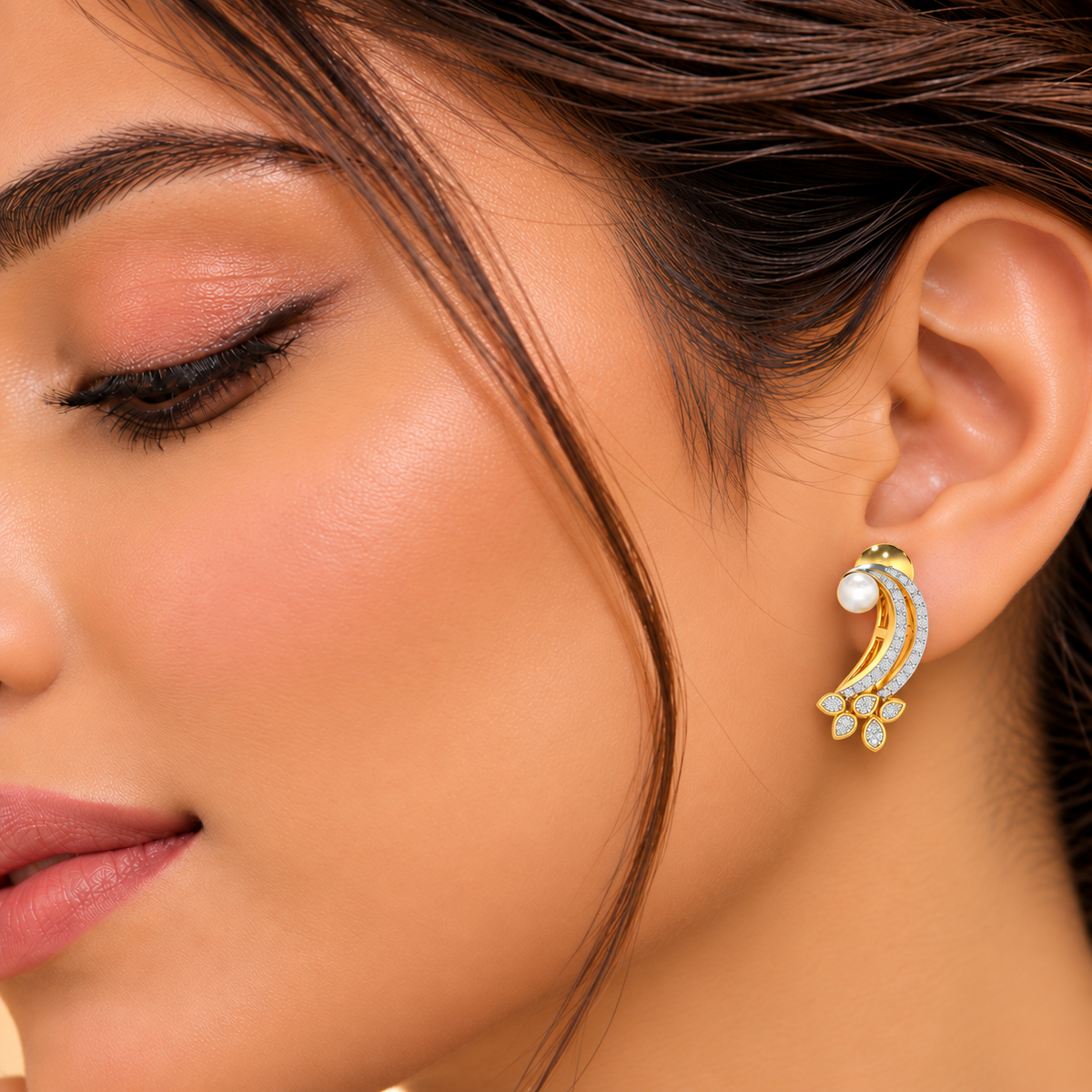 Flora-Tide Silver Pearl Earrings - Yellow Gold - Model