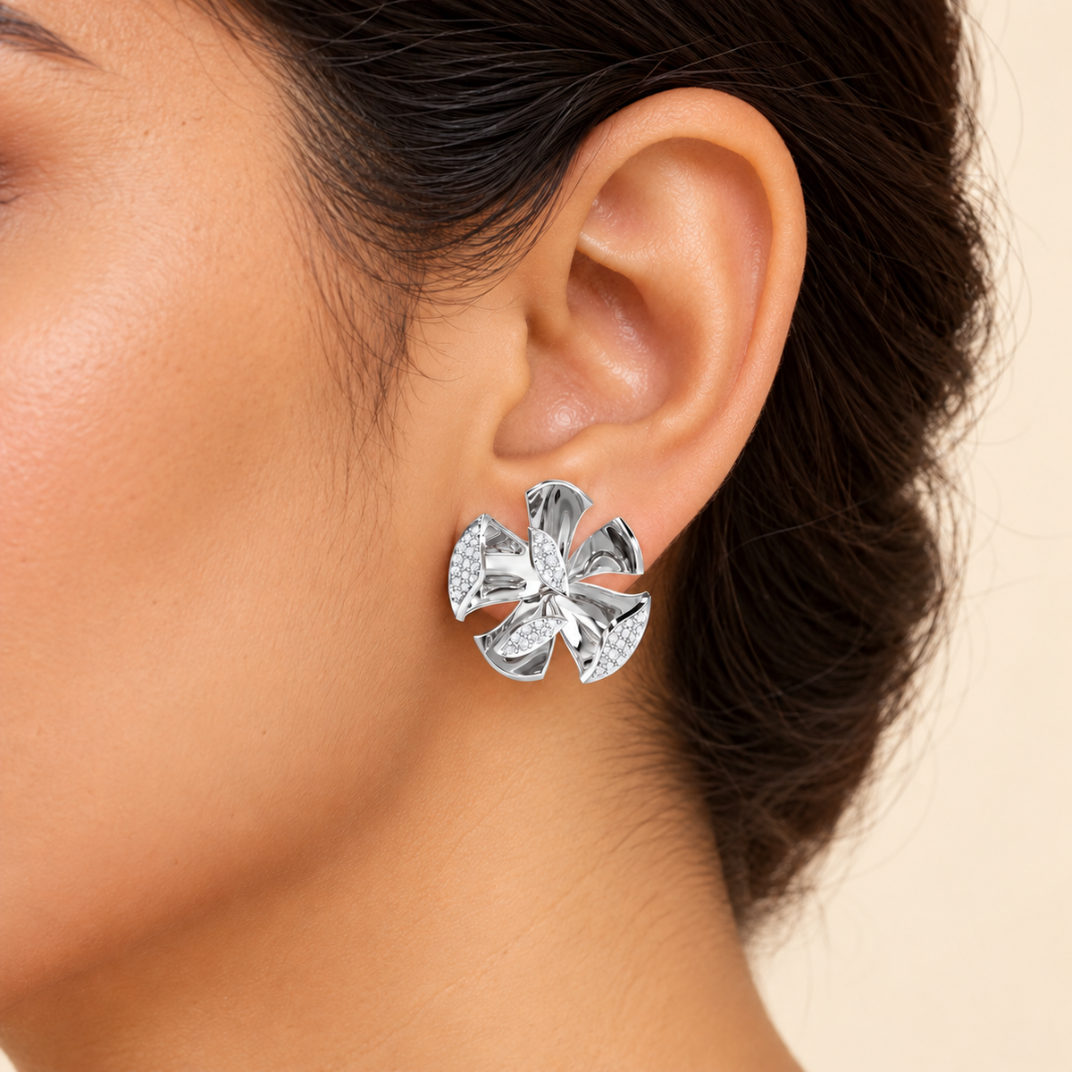 gleaming lumiere silver earrings - White Gold - Model