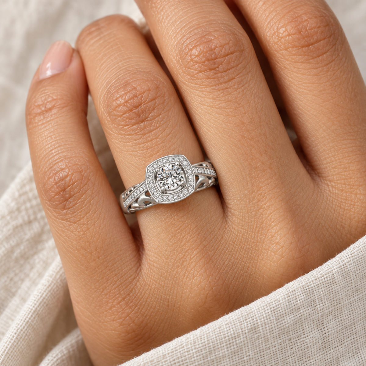 Lively Glow Solitaire Silver Ring - White Gold - Model