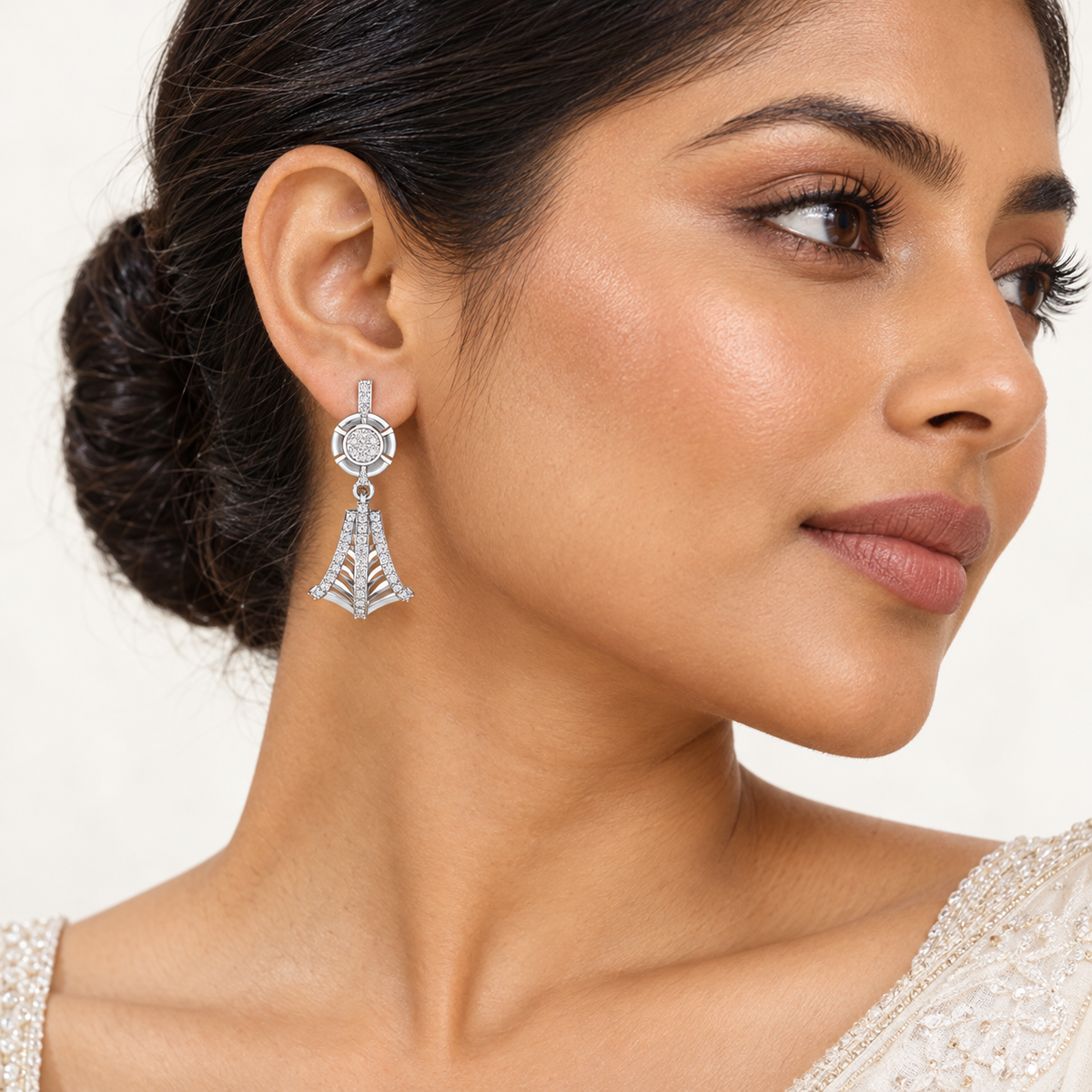 Luck Drops Earrings - White Gold - Model