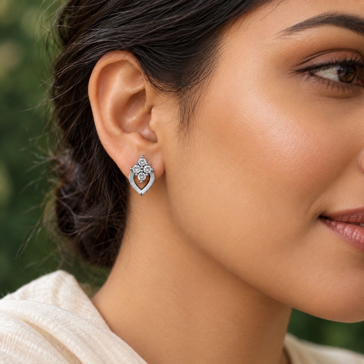 Luster Drop Silver Studs - White Gold - Model