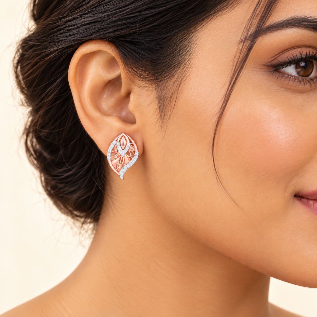 Lustrous Twilight Silver Earrings - Rose Gold - Model