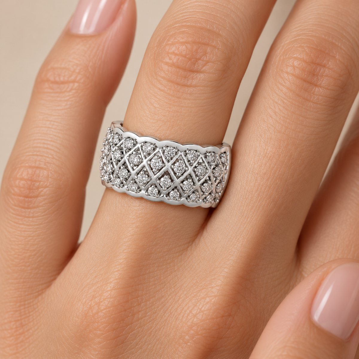 Magic Mesh Silver Band Ring - White Gold - Model