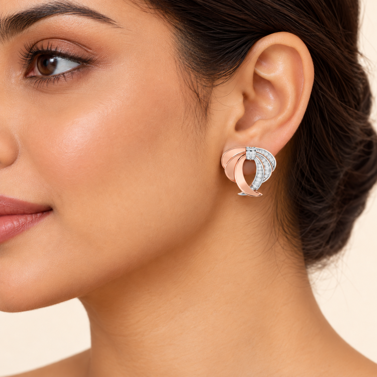 radiant ruffle silver earrings - Rose Gold - Model