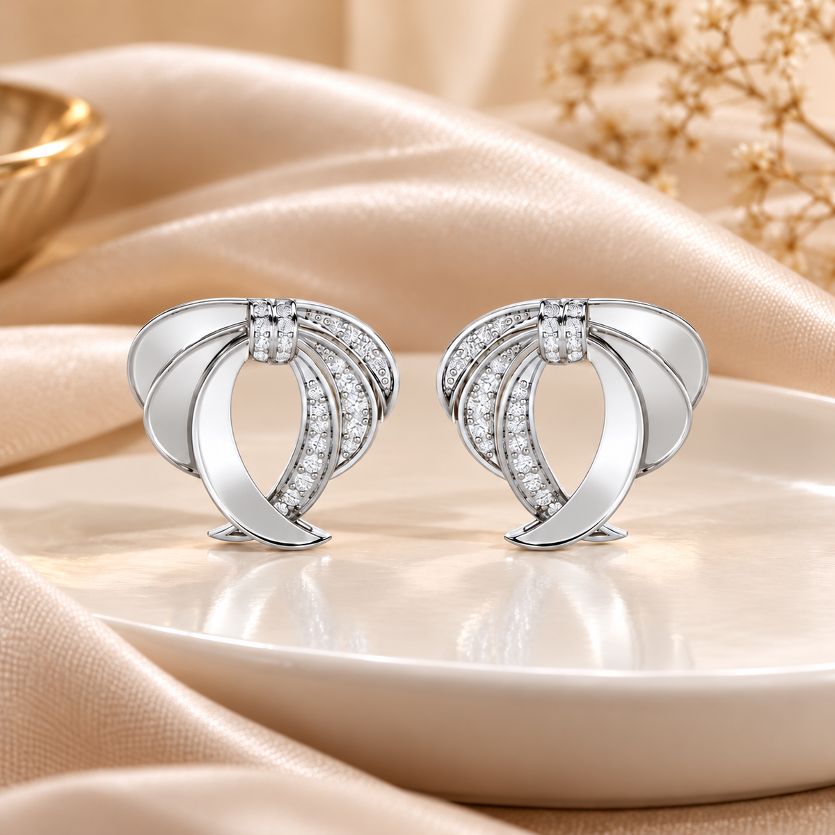 radiant ruffle silver earrings - White Gold - Aesthetic