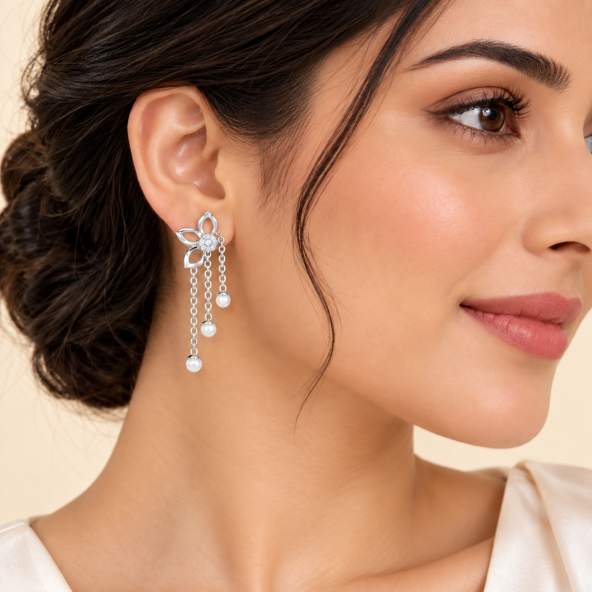 Semi-Bloom Silver Dangler Earrings - White Gold - Model