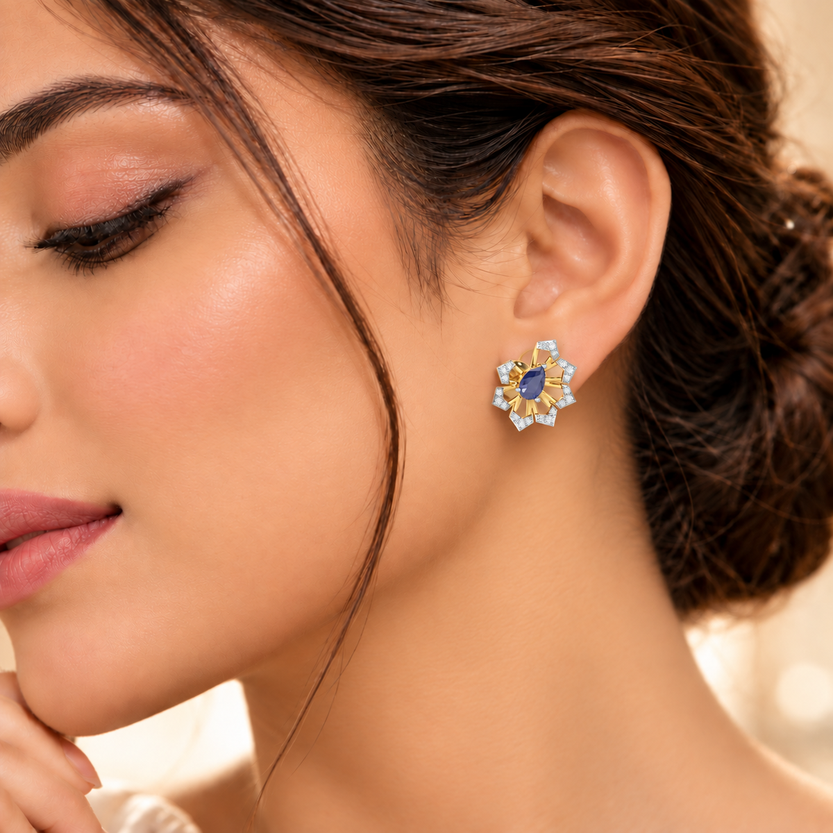 Semi Charm Silver Earrings - Yellow Gold - Model