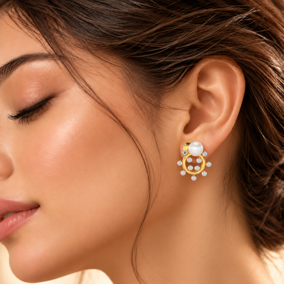 Shinwise Silver Pearl Earrings - Yellow Gold - Model