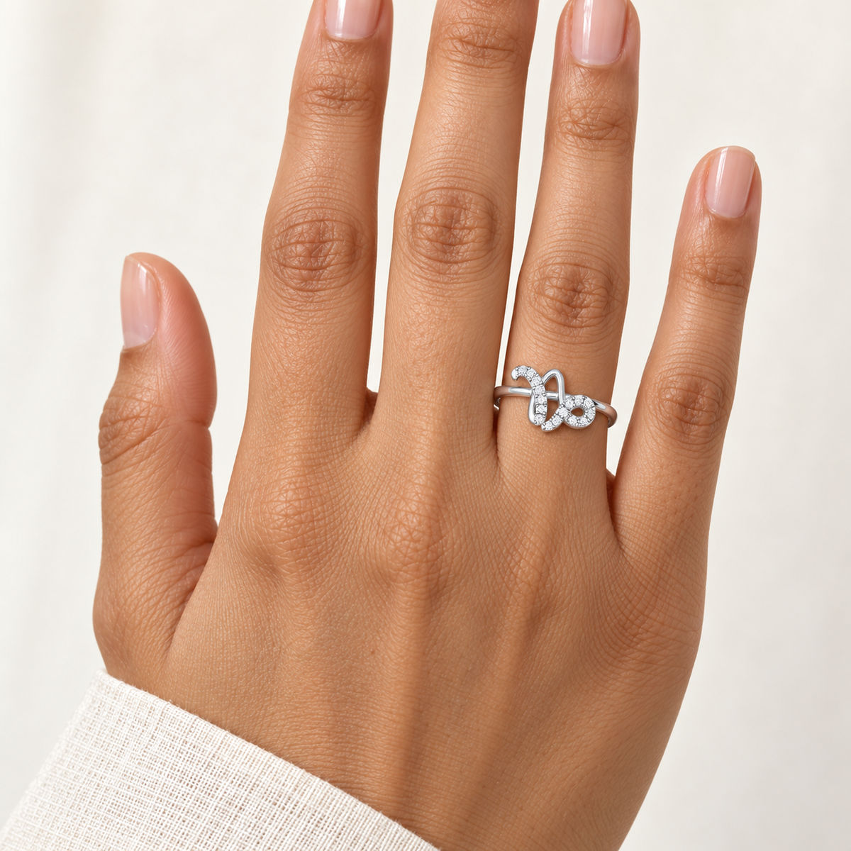 Shiny Capricorn Silver Ring - White Gold - Model