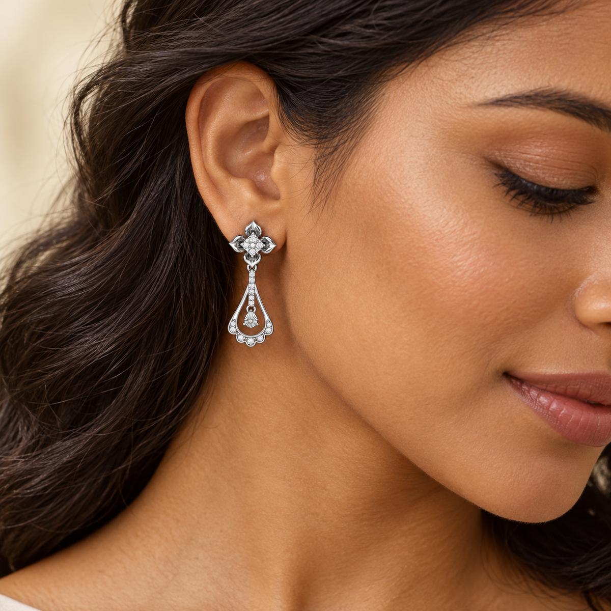 Visionary Drops Earrings - White Gold - Model